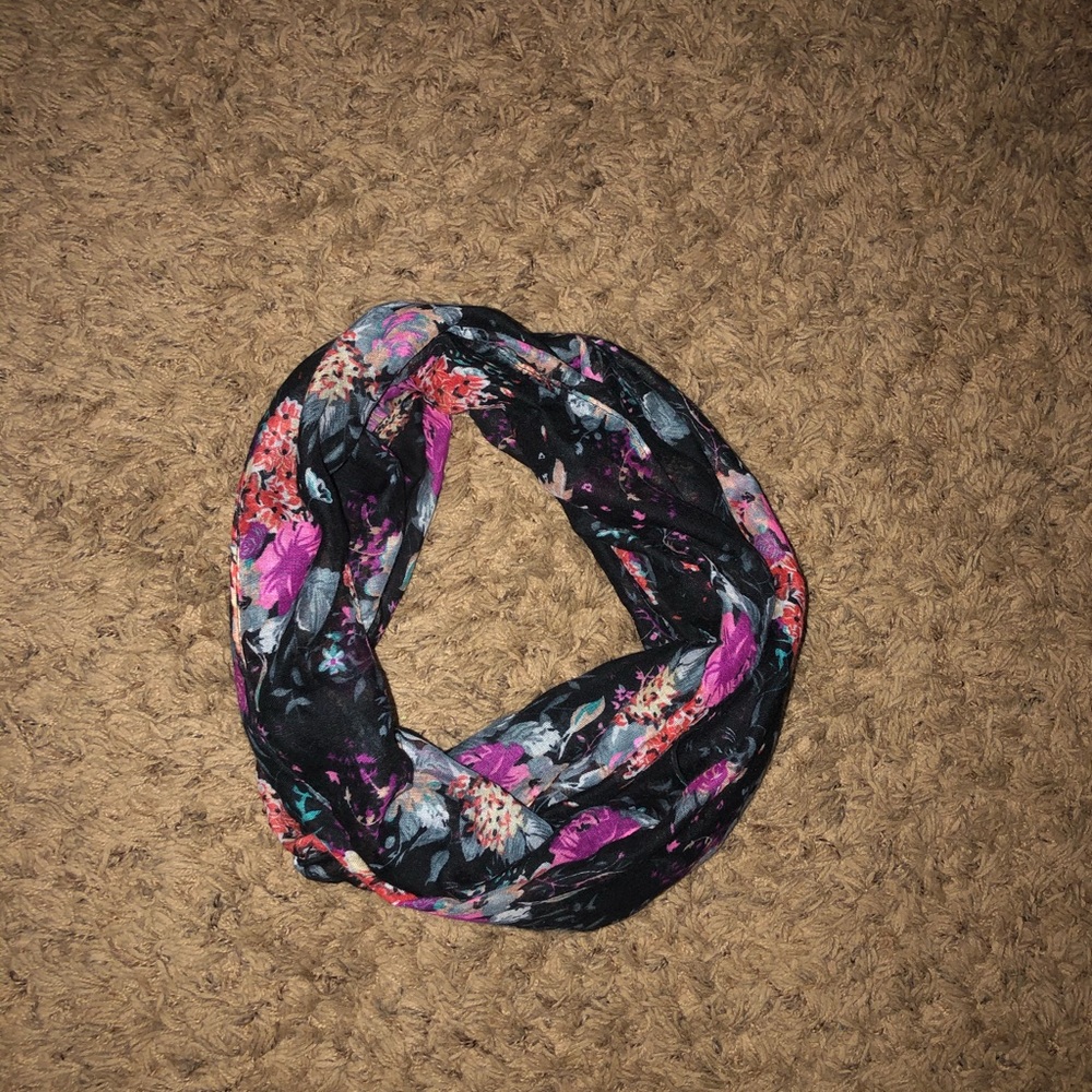 Scarf - Picture 2 of 3